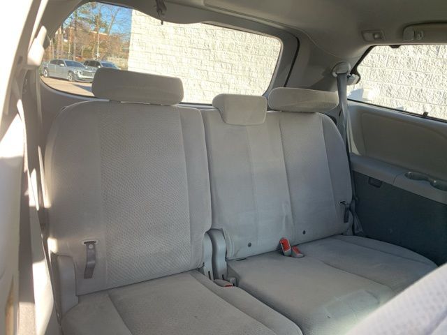 2011 Toyota Sienna LE 8-Passenger photo