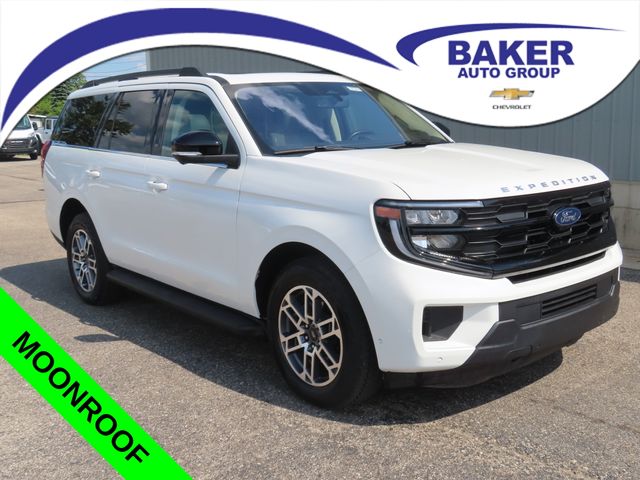 Star White Metallic Tri-Coat 2025 Ford Expedition SUV / Crossover Four-Wheel Drive Automatic