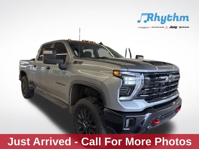 Sterling Gray Metallic 2026 Chevrolet Silverado 2500HD LT Crew Cab 4WD Pickup Truck Four-Wheel Drive Automatic