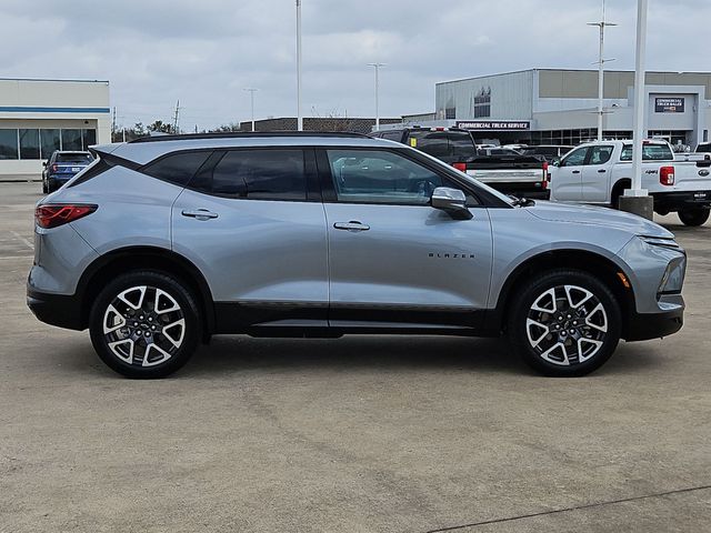 Used 2025 Gray Chevrolet RS image 2