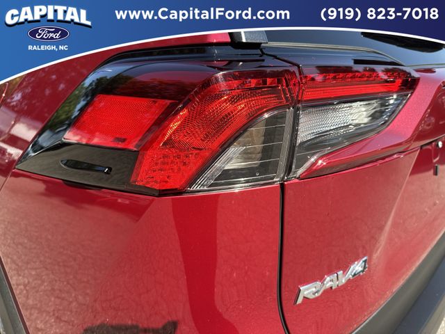 Used 2025  Toyota XLE Premium image 15