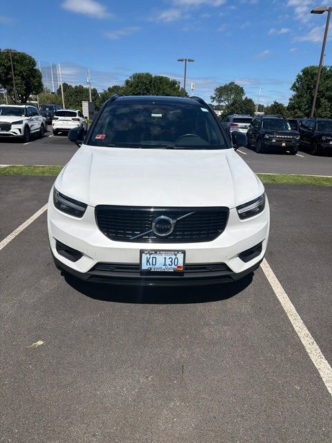 Crystal White Metallic 2021 Volvo XC40 SUV / Crossover All-Wheel Drive Automatic