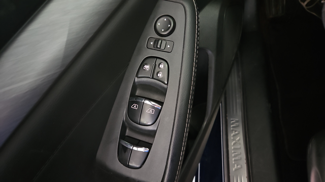Used 2018 Deep Blue Pearl Nissan 3.5 SL image 21