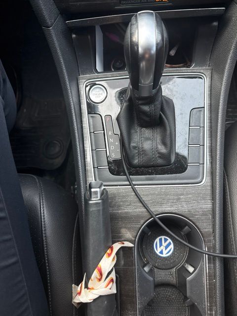 2017 Volkswagen Passat 1.8T SE White at Bob Ruth Ford