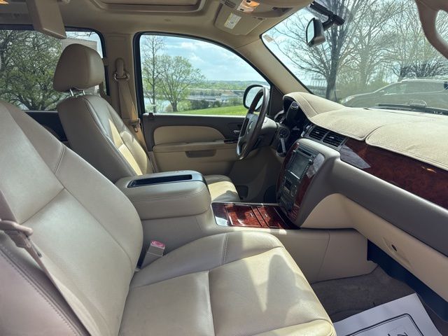 Used 2013 White Chevrolet LTZ image 11