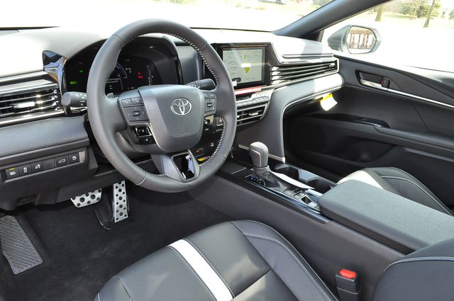 View vehicle photo 7