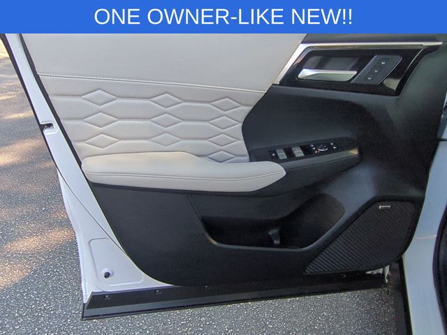 Used 2025 White Mitsubishi SEL image 12