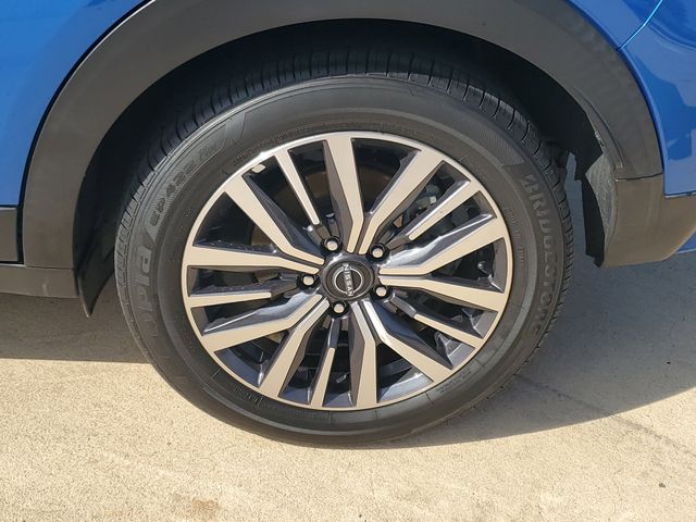 Used 2022 Blue Nissan SV image 11