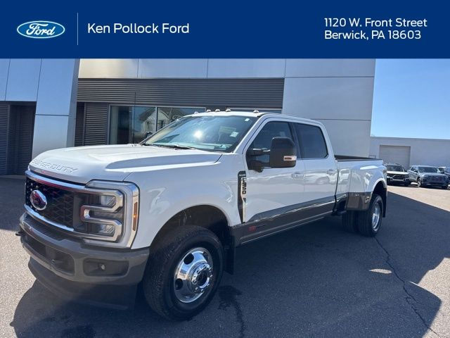 Star White Metallic Tri-Coat 2026 Ford F-350 Super Duty Pickup Truck Four-Wheel Drive Automatic