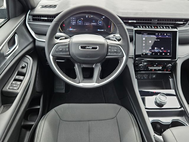 2025 Jeep Grand Cherokee Laredo X 4x4