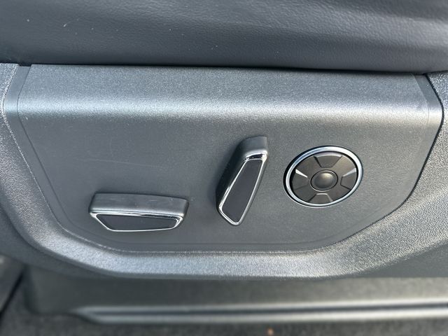 Used 2022 Silver Ford Platinum image 13
