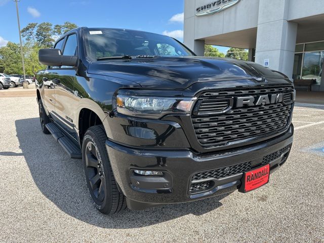 Diamond Black Crystal Pearlcoat 2026 RAM 1500 Express Crew Cab 4WD Pickup Truck Four-Wheel Drive 8-Speed Automatic