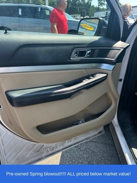 Used 2017 White Ford XLT image 8
