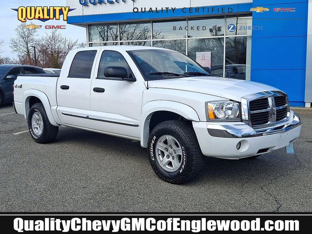 Bright White Clearcoat 2005 Dodge Dakota Laramie Quad Cab 4WD Pickup Truck Four-Wheel Drive 5-Speed Automatic