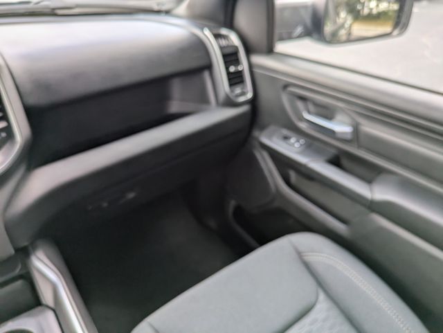 2026 Ram 1500 Express Crew Cab 4x4 5'7" Box