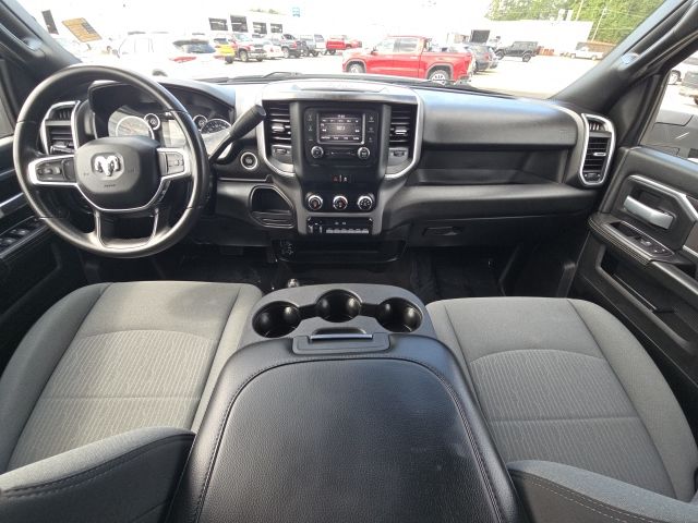 2024 Ram 3500 SLT:B01822