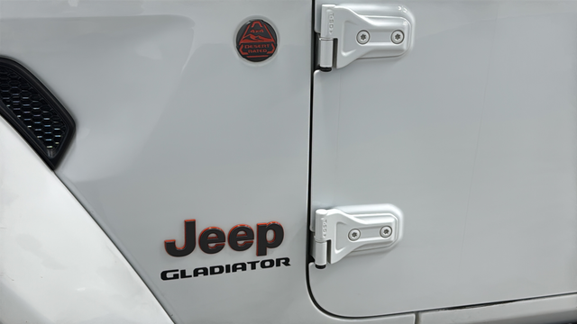 Used 2021 Bright White Clearcoat Jeep Mojave image 38