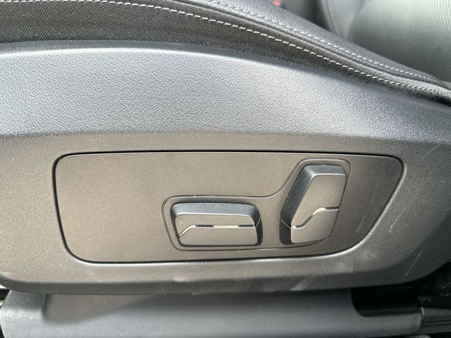 Used 2023 Black BMW xDrive28i image 16