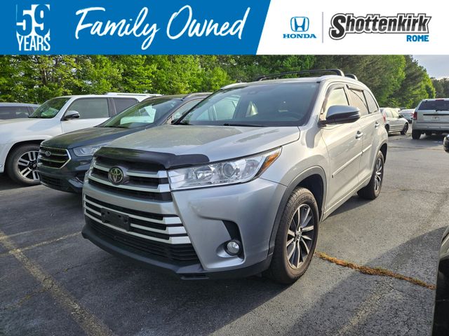 Celestial Silver Metallic 2018 Toyota Highlander XLE SUV / Crossover Front-Wheel Drive 8-Speed Automatic