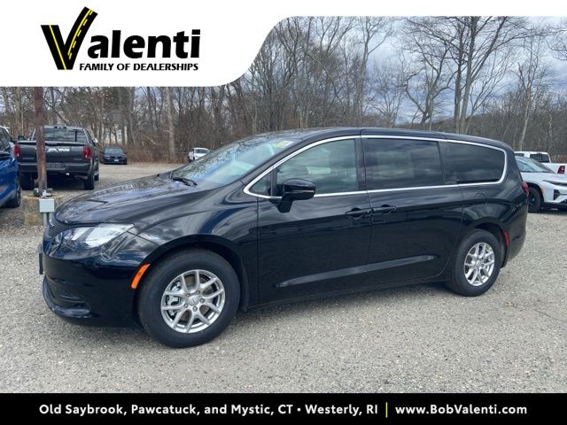Diamond Black Crystal Pearlcoat 2026 Chrysler Voyager Minivan Front-Wheel Drive 9-Speed Automatic
