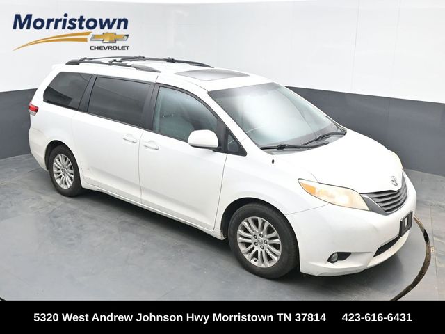 Super White 2012 Toyota Sienna Minivan 6-Speed Automatic Overdrive