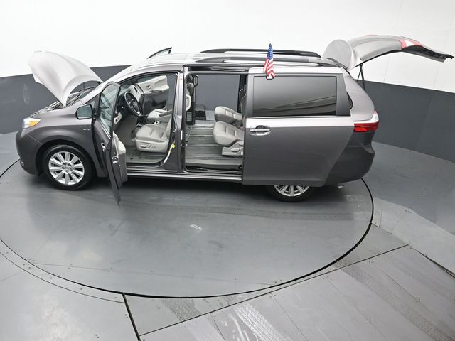 2017 Toyota Sienna XLE 49