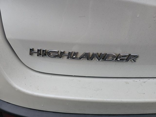 2019 Toyota Highlander LE Plus 2