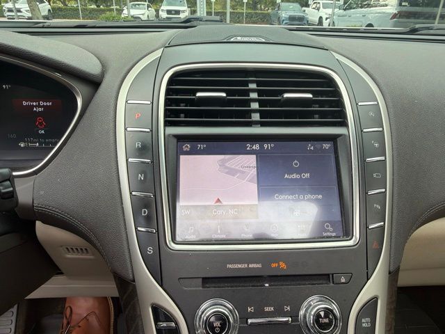 Used 2020 White Lincoln Reserve image 13