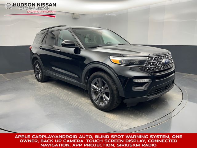 2022 Black Ford Explorer XLT SUV