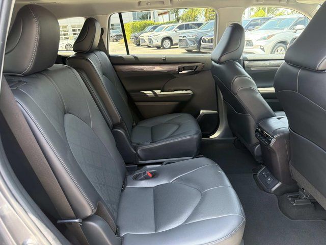 Used 2024 Toyota Highlander SUV