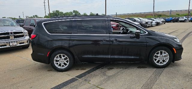 2022 Chrysler Pacifica Touring L 11