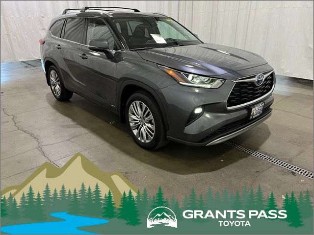  2023 Toyota Highlander Hybrid Platinum AWD   