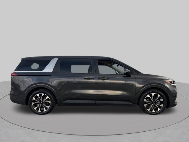 Used 2023 Kia Carnival Van