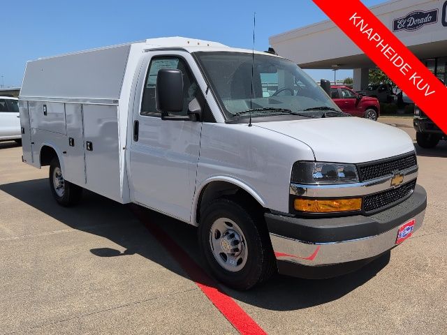 Summit White 2026 Chevrolet Express Chassis 3500 Cutaway 139 Van Rear-Wheel Drive 8-Speed Automatic