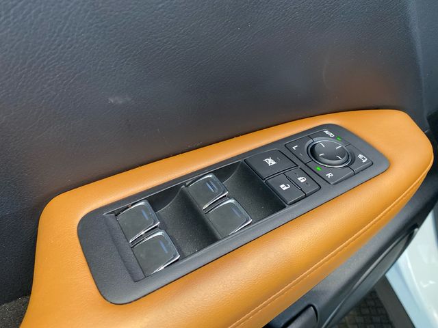 Used 2021 White Lexus 450h image 10