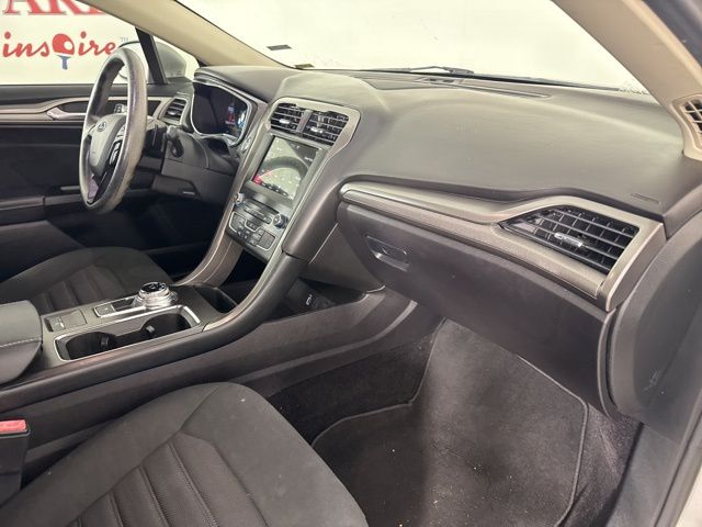 2017 Ingot Silver Ford Fusion SE FWD Sedan