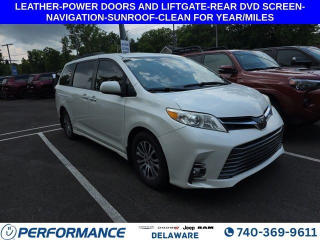 White (Blizzard Pearl) 2018 Toyota Sienna Minivan Front-Wheel Drive 8-Speed Automatic