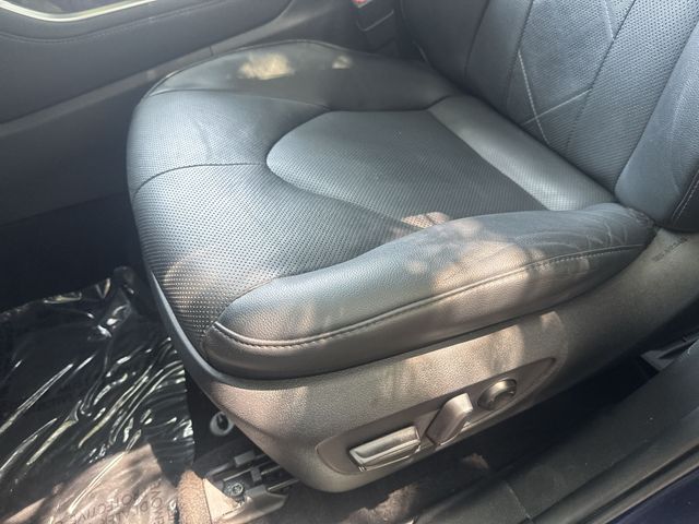 Used 2022  Toyota Platinum image 32