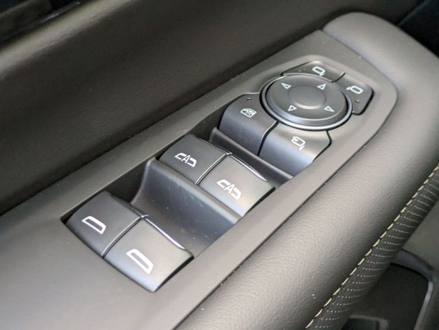 2025 Chevrolet Suburban Premier photo