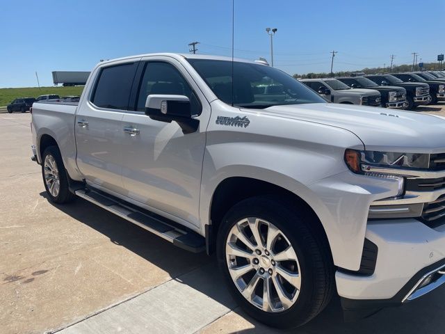 White (Iridescent Pearl Tricoat) 2021 Chevrolet Silverado 1500 High Country Crew Cab 4WD Pickup Truck Four-Wheel Drive Automatic