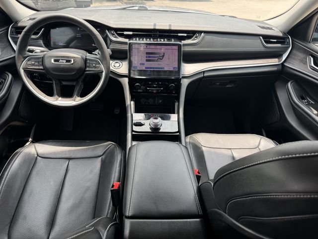 2023 Jeep Grand Cherokee Limited Silver at River Oaks CDJR