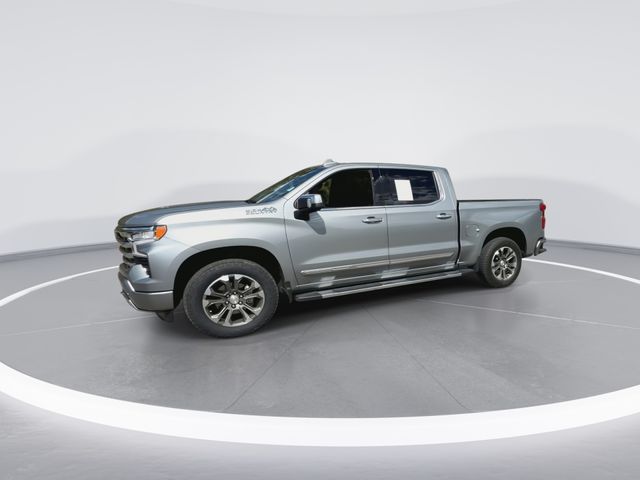 Used 2025 Gray Chevrolet High Country image 5