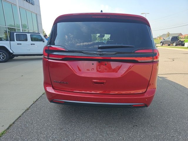 2026 Chrysler Pacifica Select - Pr6 exterior view 6