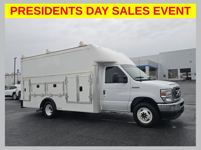 2023 Ford E-Series Chassis E-350 SD Cutaway SB RWD