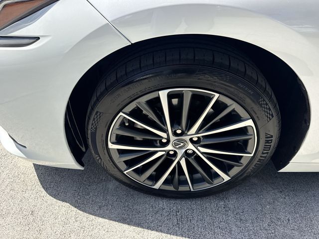 2023 Lexus ES - $38,998