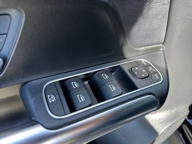 Used 2023  Mercedes-Benz GLA 250 image 18