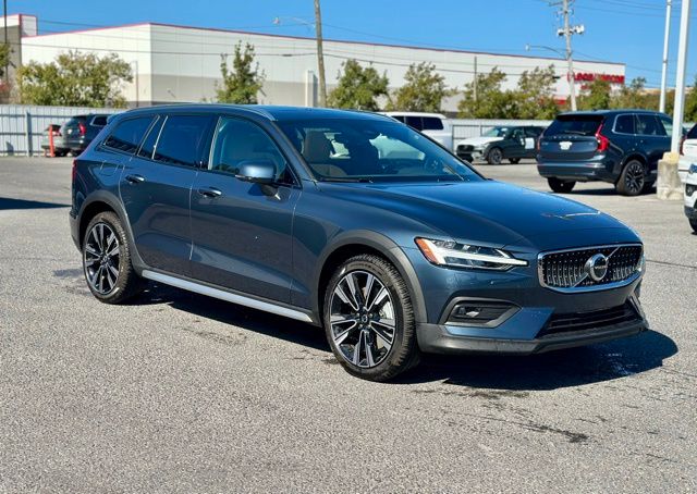 2026 Volvo V60 Cross Country B5 Ultra