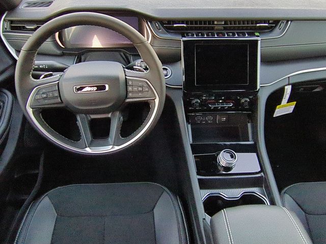 new 2025 Jeep Grand Cherokee car, priced at $40,847