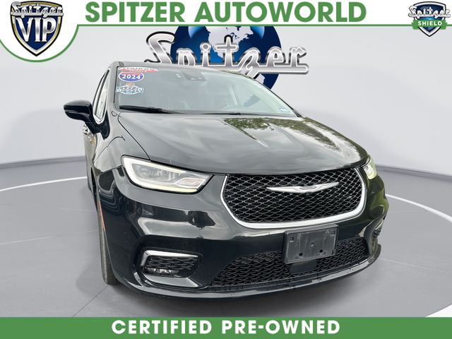 Diamond Black 2024 Chrysler Pacifica Minivan Front-Wheel Drive 9-Speed Automatic