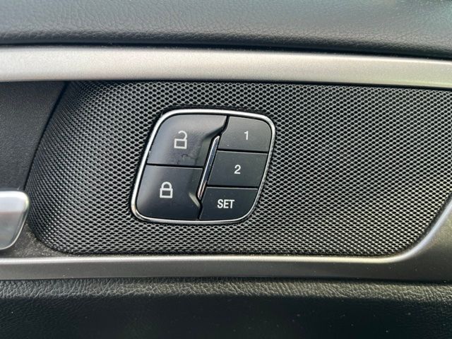 Used 2018 Shadow Black Ford SE image 7